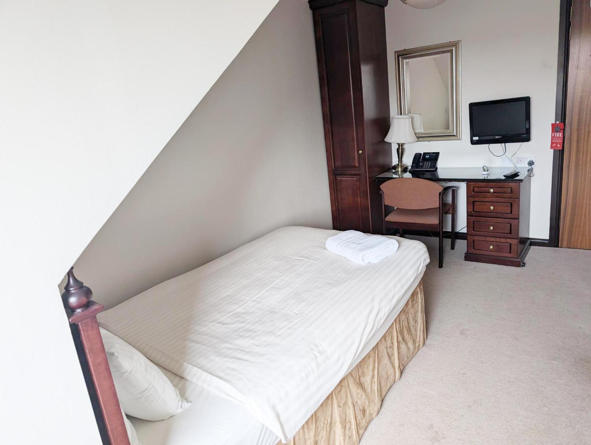 Strathburn Hotel Inverurie By Compass Hospitality Exteriör bild