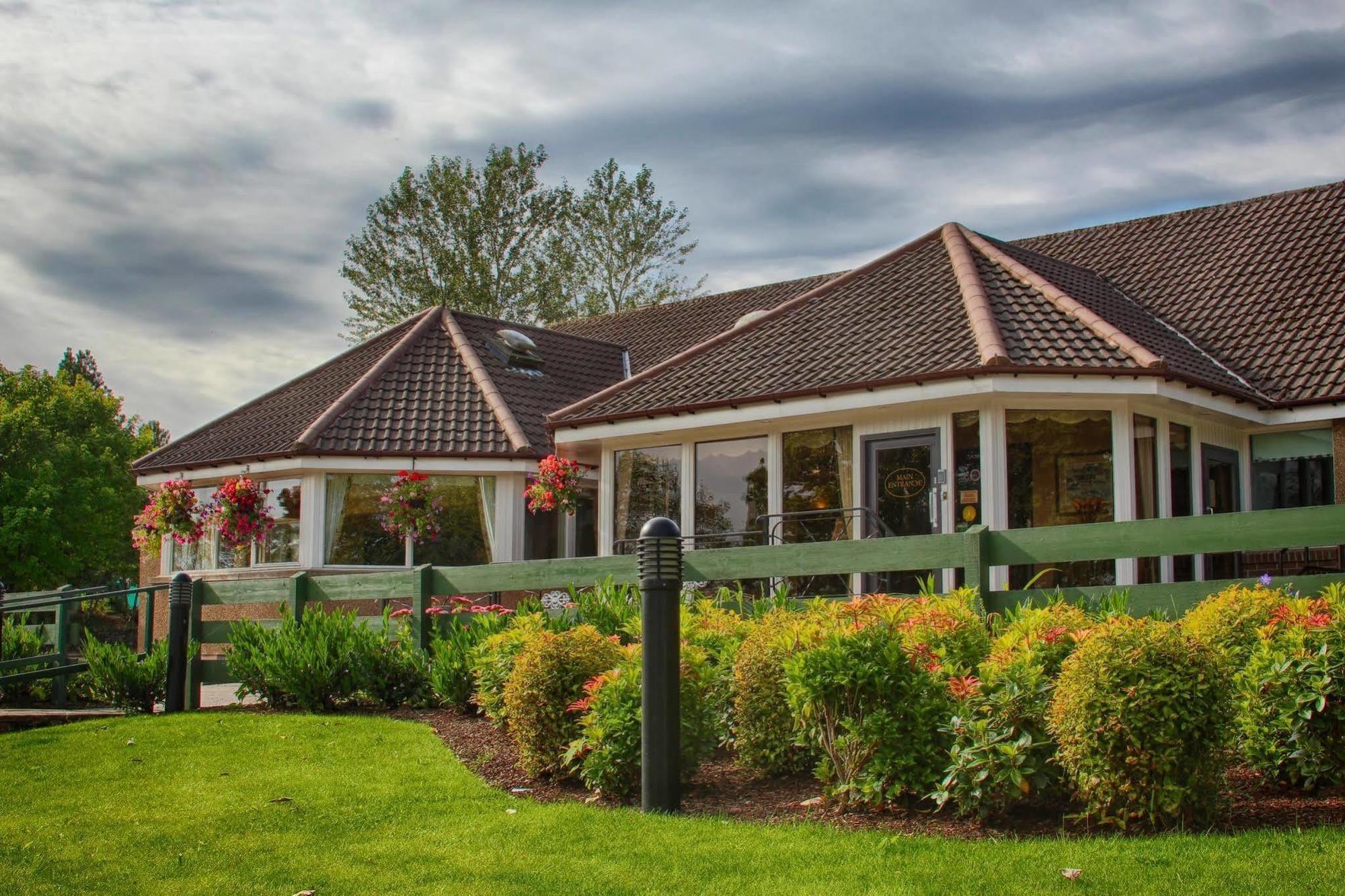 Strathburn Hotel Inverurie By Compass Hospitality Exteriör bild