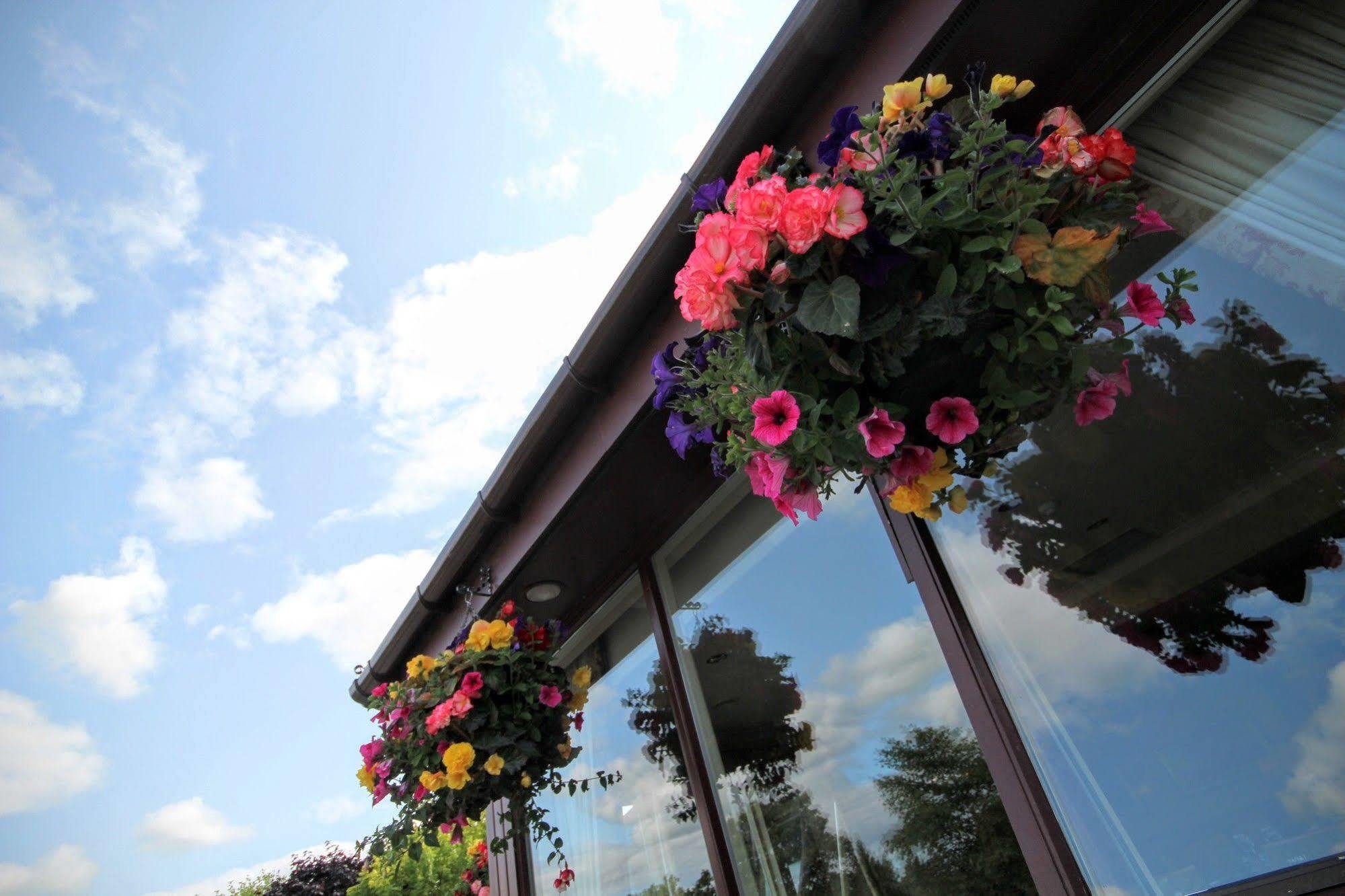 Strathburn Hotel Inverurie By Compass Hospitality Exteriör bild