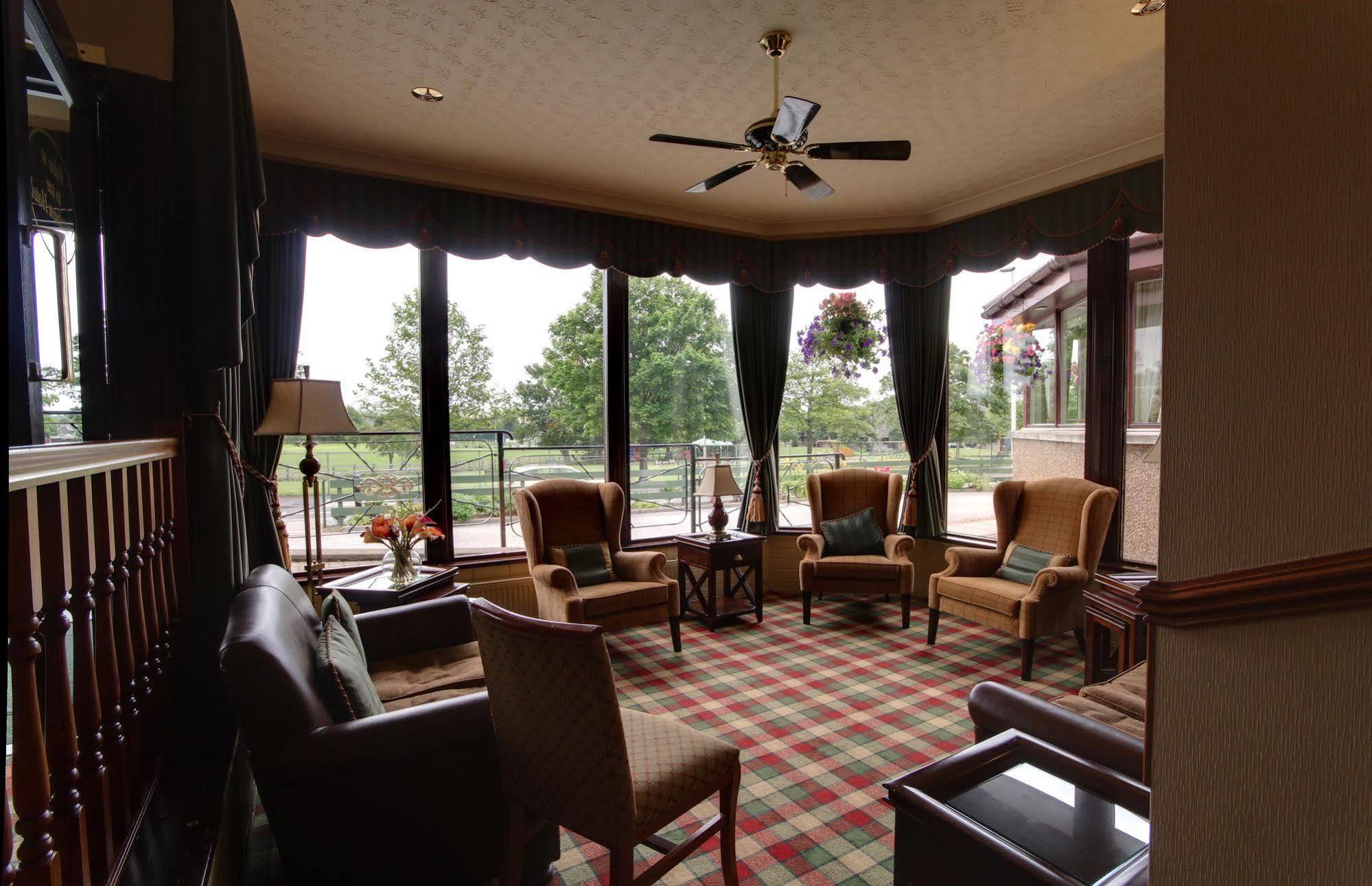 Strathburn Hotel Inverurie By Compass Hospitality Exteriör bild