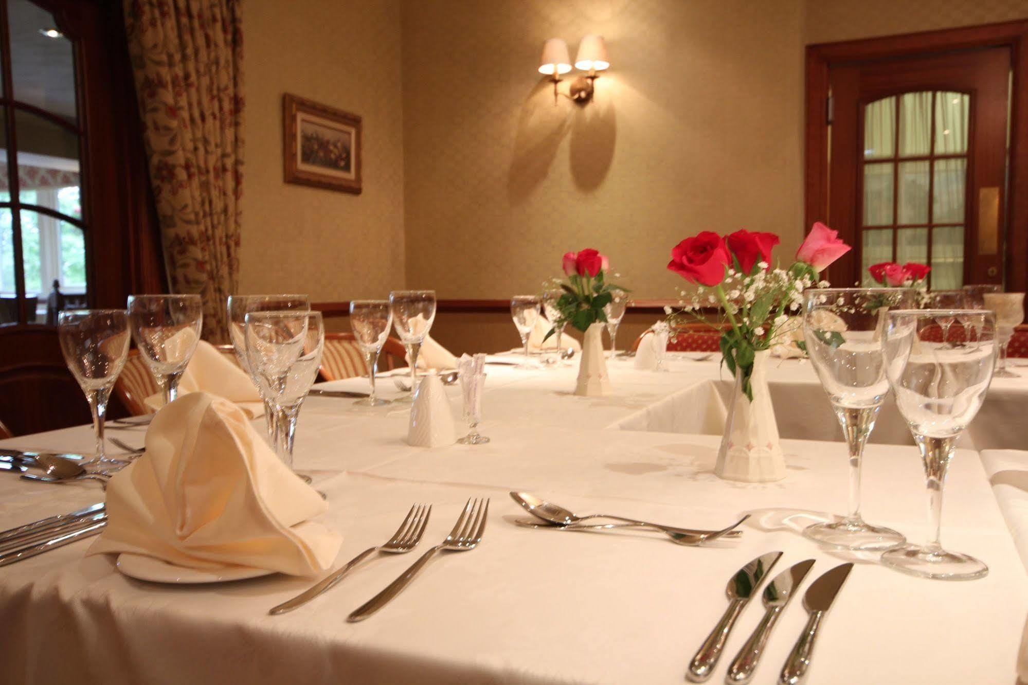 Strathburn Hotel Inverurie By Compass Hospitality Exteriör bild