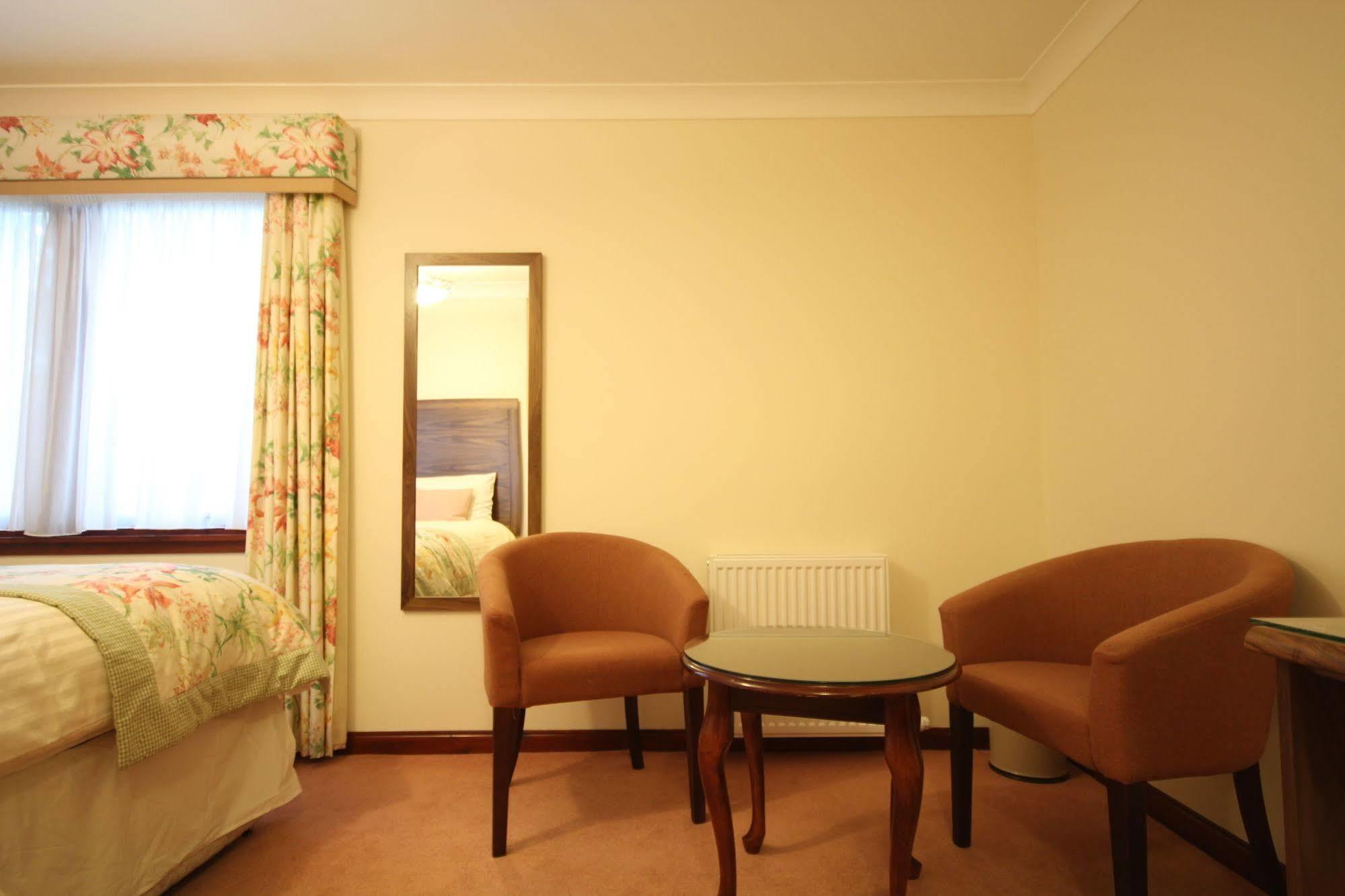 Strathburn Hotel Inverurie By Compass Hospitality Exteriör bild