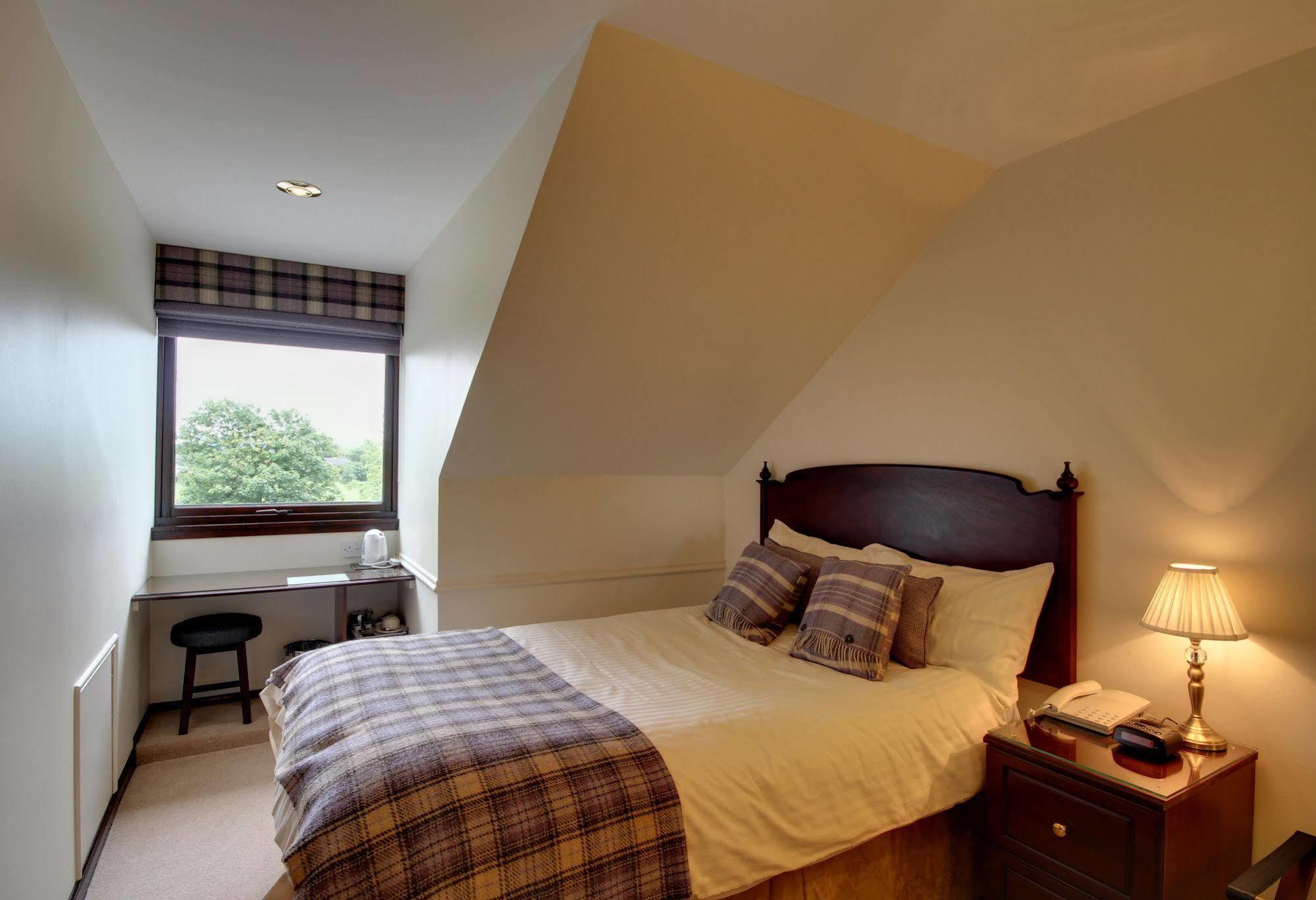 Strathburn Hotel Inverurie By Compass Hospitality Exteriör bild
