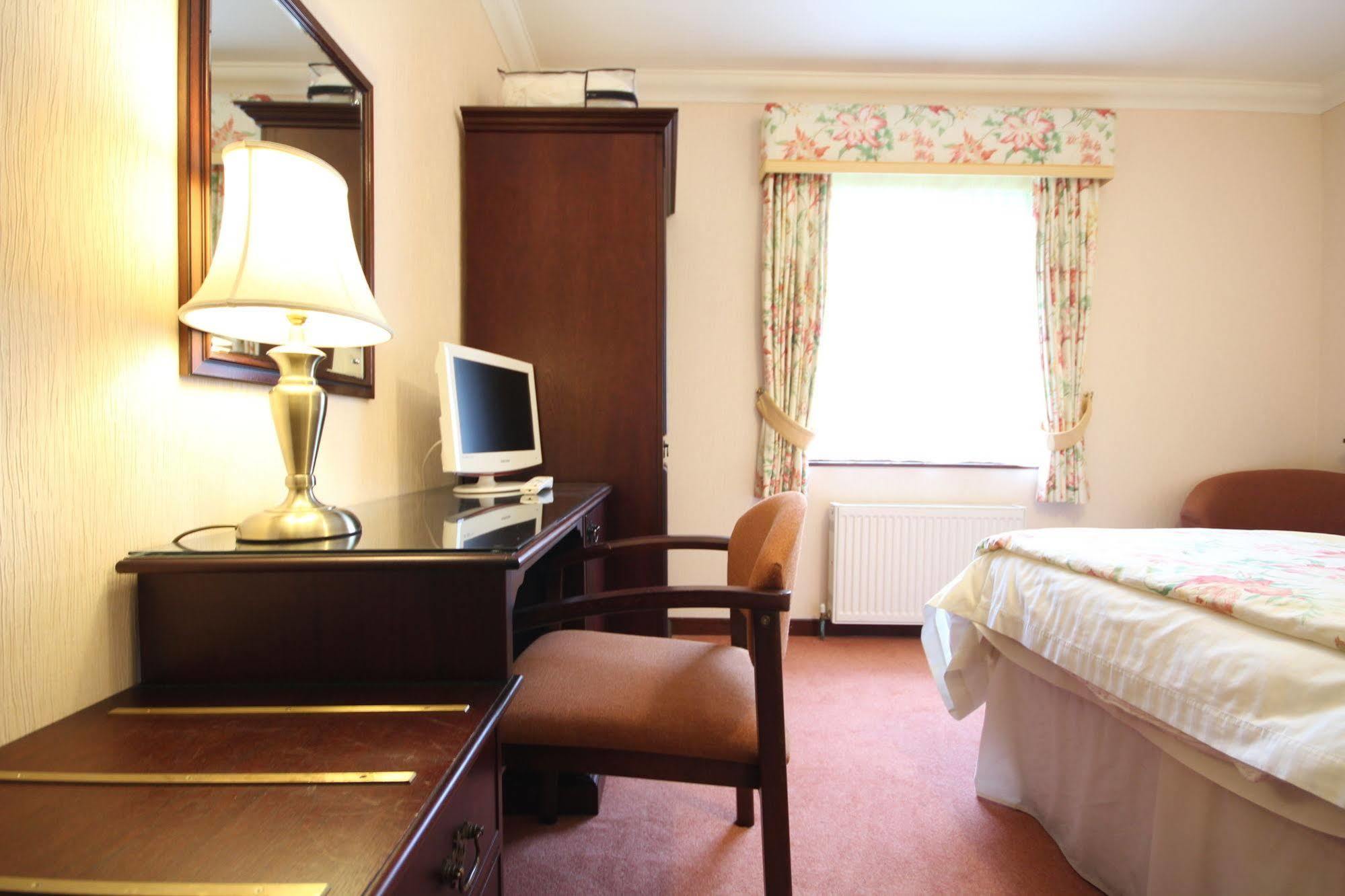 Strathburn Hotel Inverurie By Compass Hospitality Exteriör bild