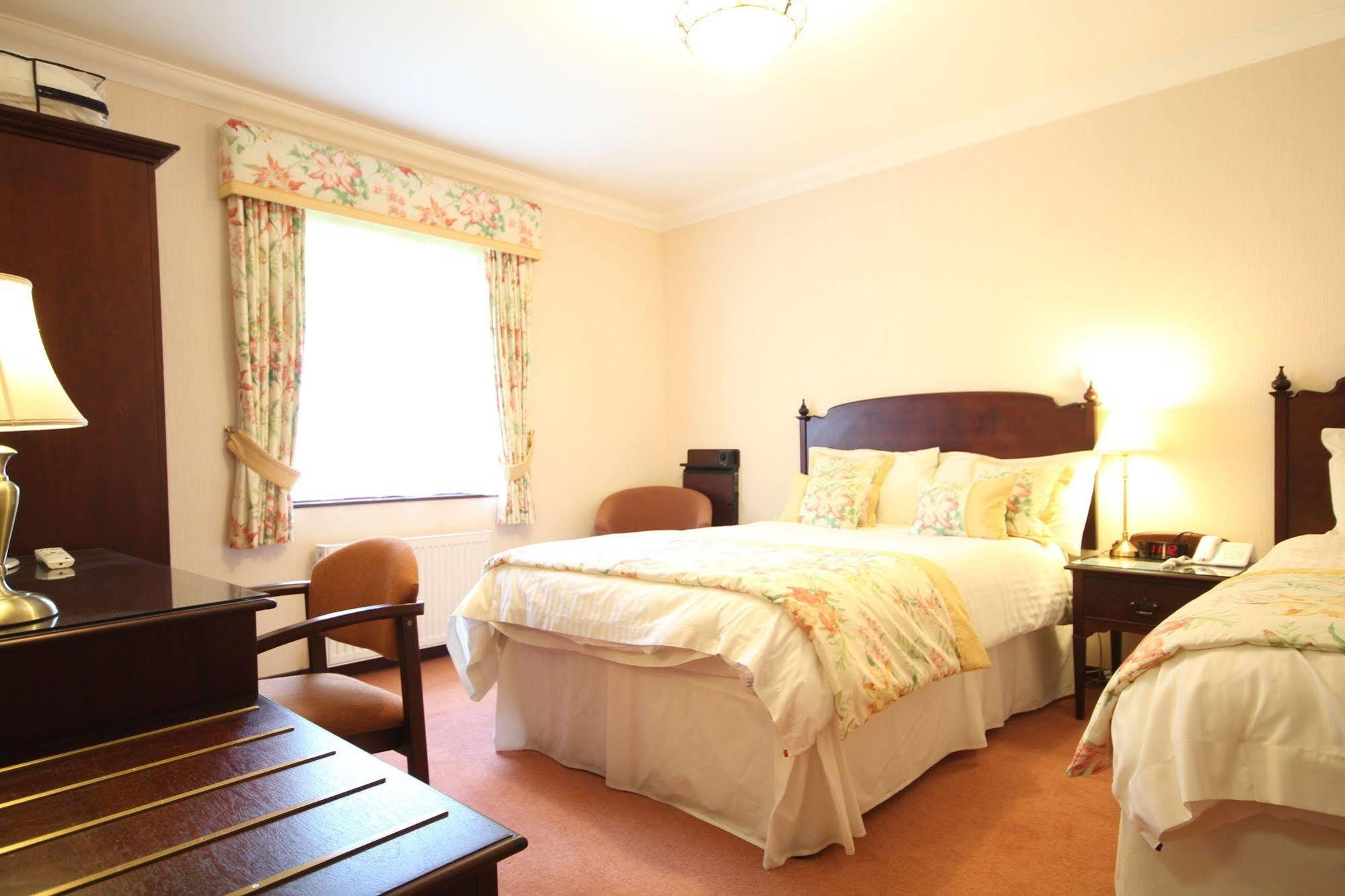 Strathburn Hotel Inverurie By Compass Hospitality Exteriör bild